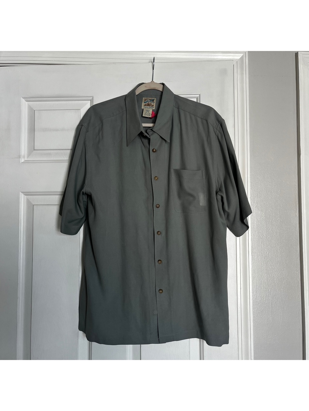 TravelSmith Men's Regular Large Silk Short Sleeve Shirt in Gray